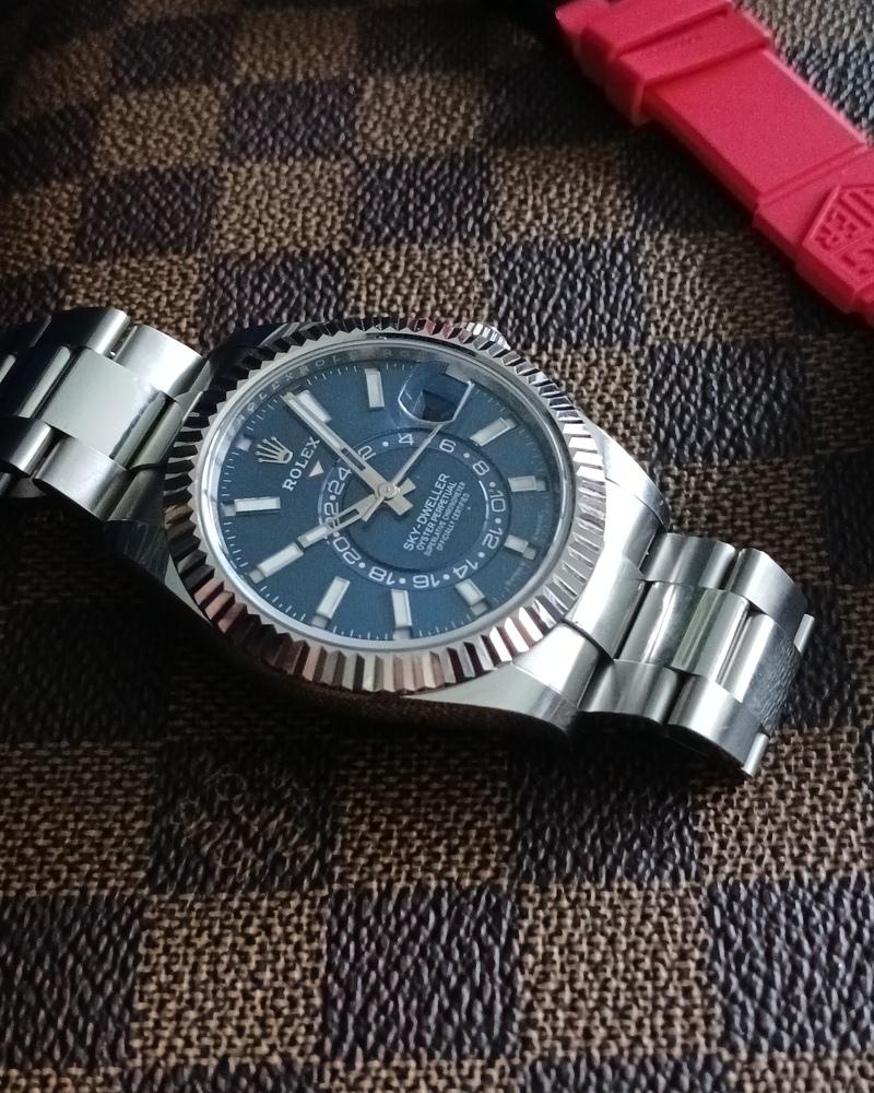 Rolex and F1 Racing: Timing the Fast Lane